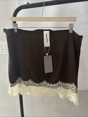 Missguided + Brown Mini Skirt with Cream Lace Trim